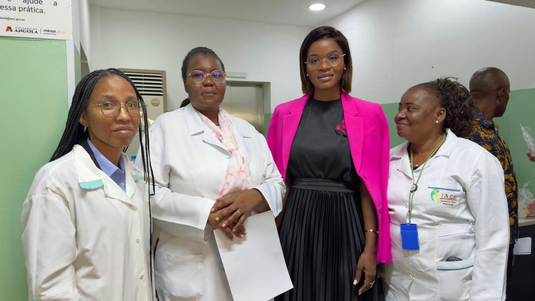 Associação Mulheres Instruídas Apoia a 8ª Campanha Outubro Rosa